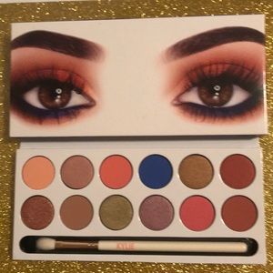 Kylie Cosmetics - The Royal Peach Palette